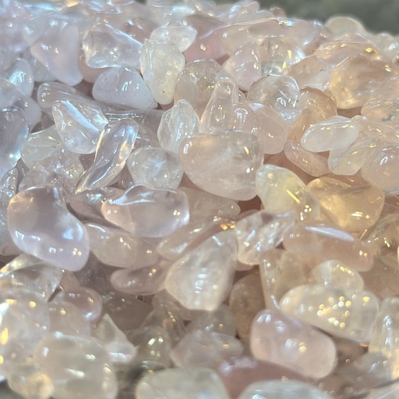 🎄SALE🎄Rose Quartz Crystal Chips! 12.8 oz bag - Picture 4 of 4